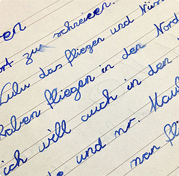 Linkshänderin - die Schrift in der 3. Klasse