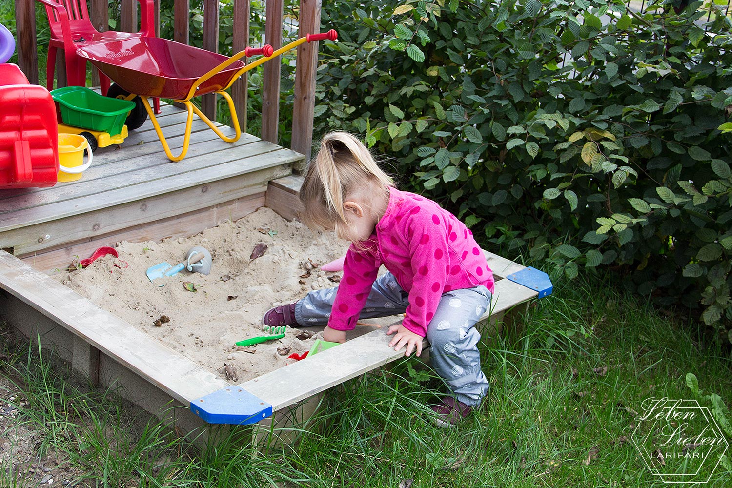 Wochenende in Bildern - Lotte im Sandkasten