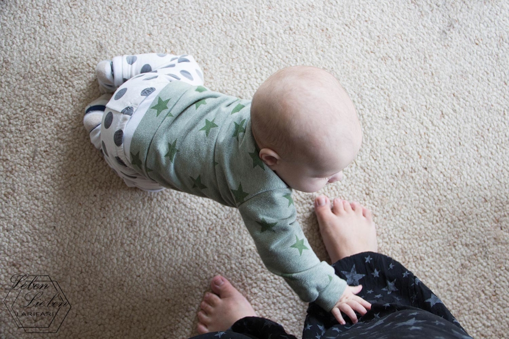 Baby klebt am Bein - #WIB