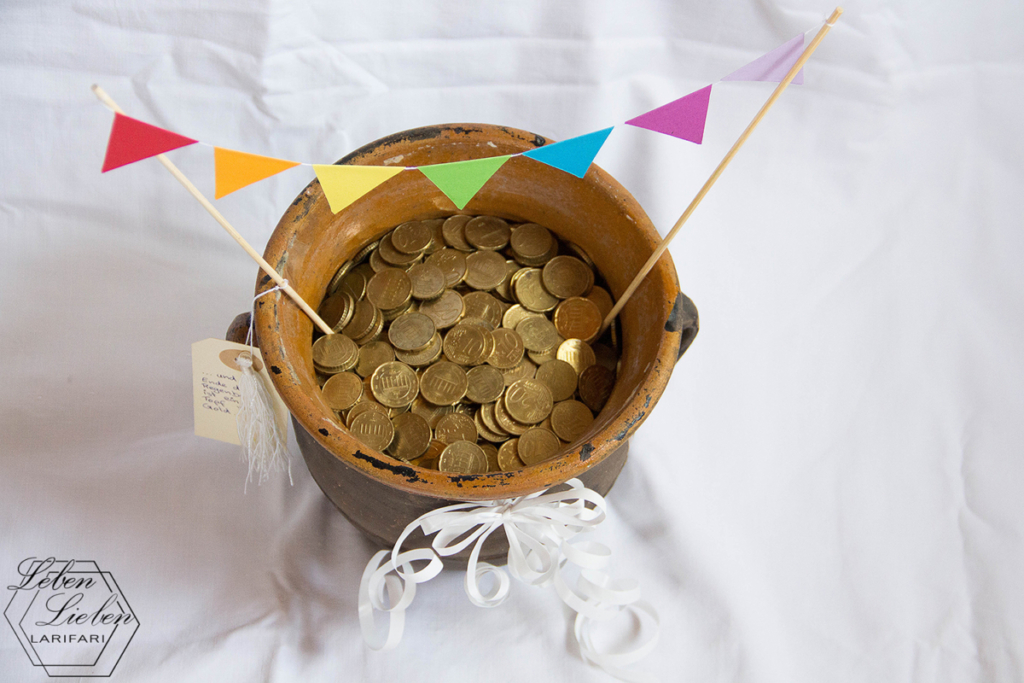 Topf voll Gold – Regenbogen, Kleingeld und Gummibärchen Topf voll Gold - Tag zum Beschriften