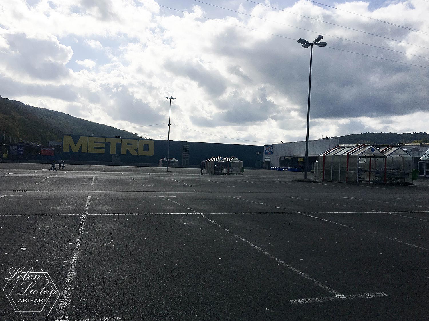 #WIB – leerer Parkplatz – wo ist der Stoffmarkt? #WIB - leerer Parkplatz - wo ist der Stoffmarkt?
