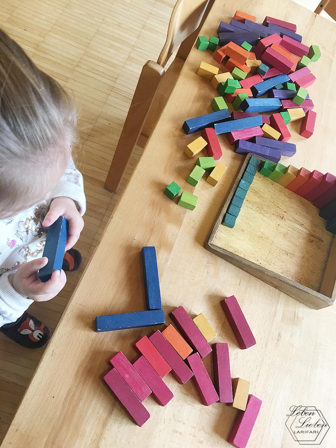 Lotte spielt bei der Eingewöhnung im Kinderhaus Lotte spielt bei der Eingewöhnung im Kinderhaus