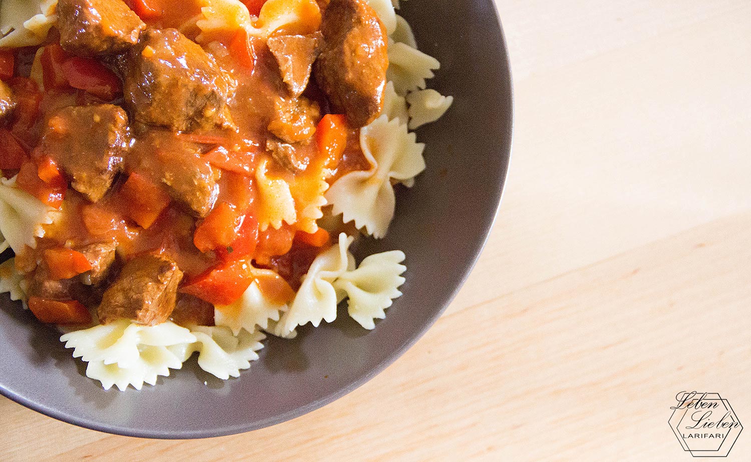 Gulasch zu Mittag Gulasch zu Mittag