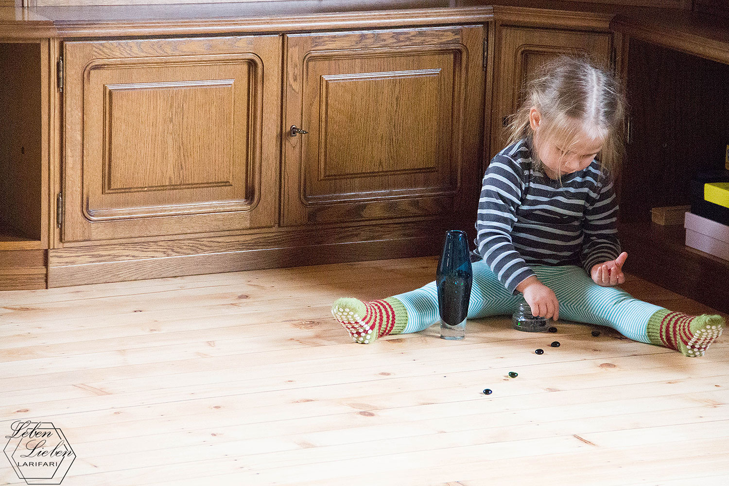 Mit Lotte Murmeln spielen Mit Lotte Murmeln spielen