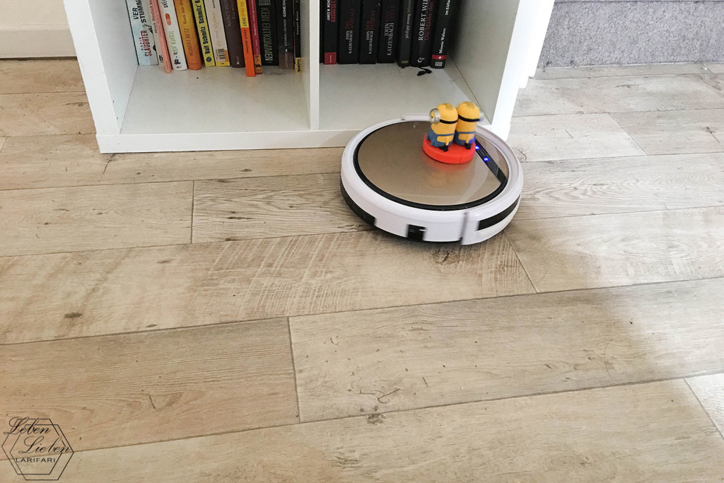 Saugwischroboter OptimusClean bei der Arbeit