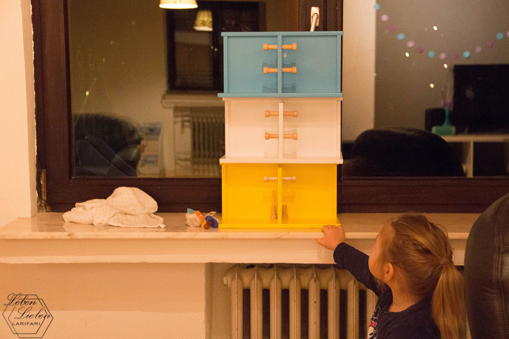 3 Garderobenkisten für die Kinder