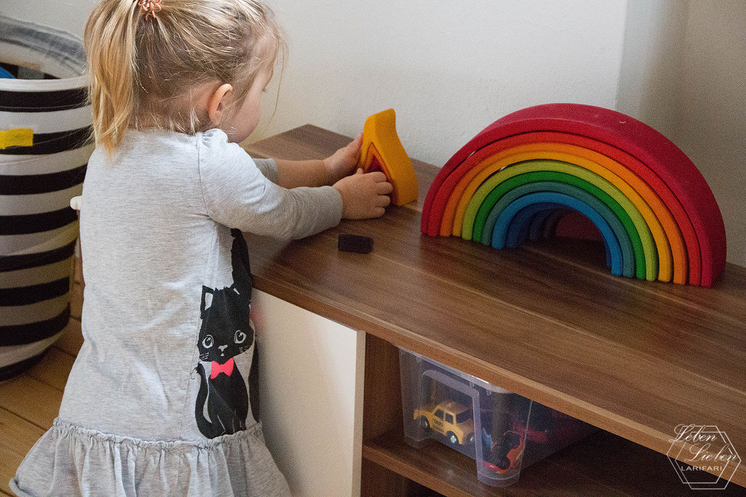 Lotte spielt mit dem Feuer