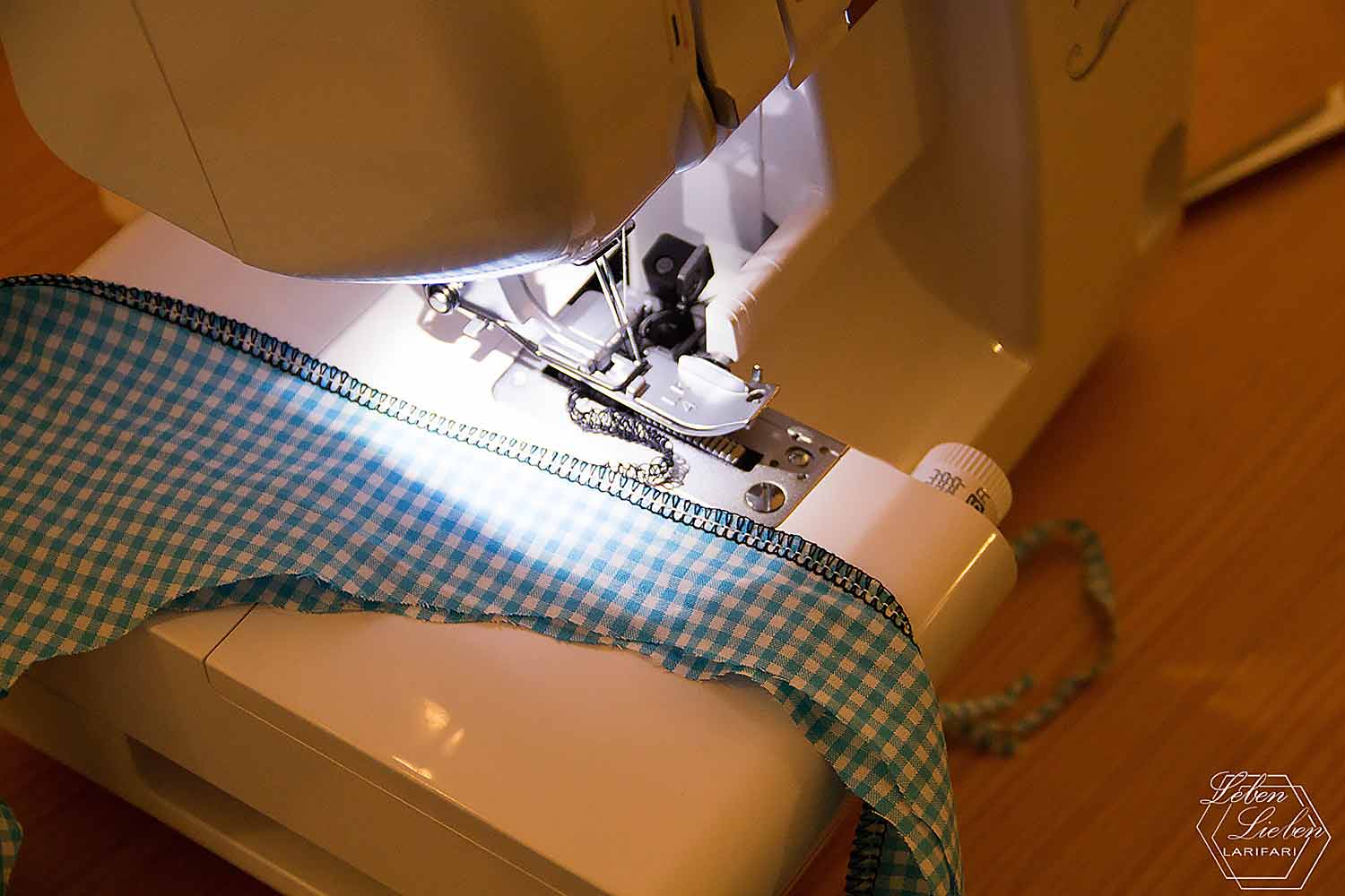 erste Naht mit der Overlock