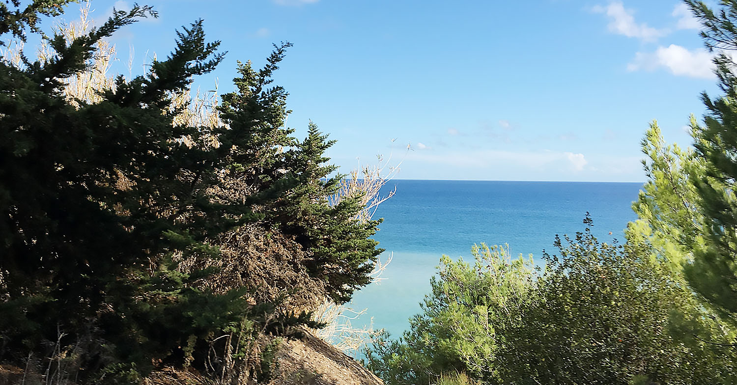 Fünf Fragen am Fünften – ein Blick auf das blaue Meer, von einer unserer Reisen