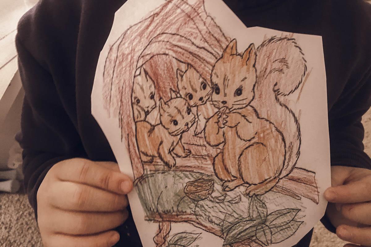 Das Mittelkind malte Eichhörnchen aus