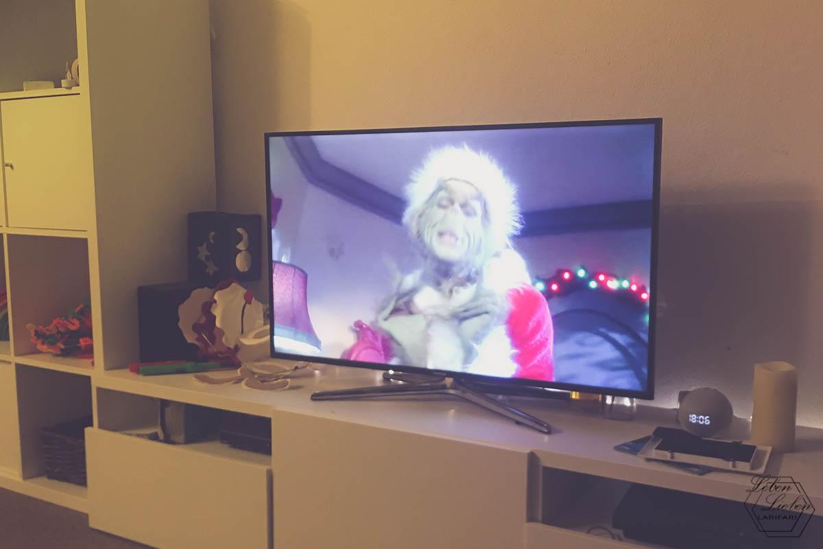 Fernseher auf dem Sideboard